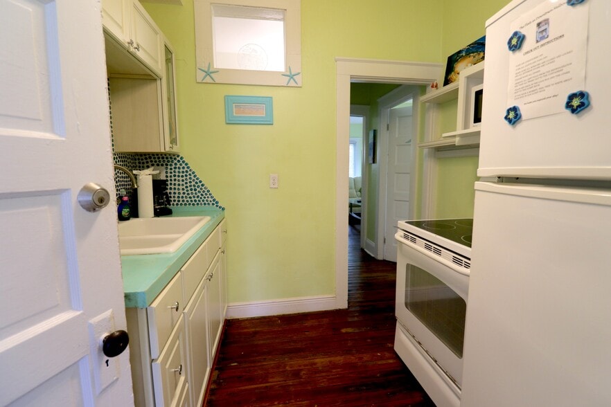 Building Photo - 2016 Hallwood Pl