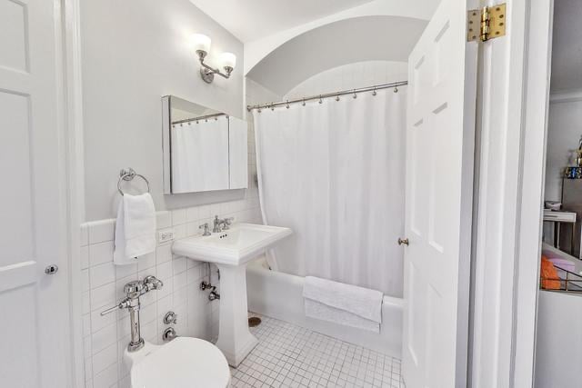 Building Photo - 3240 N Lake Shore Dr