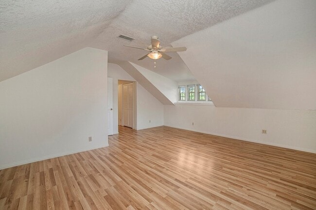 Building Photo - 2940 Flamingo Cir