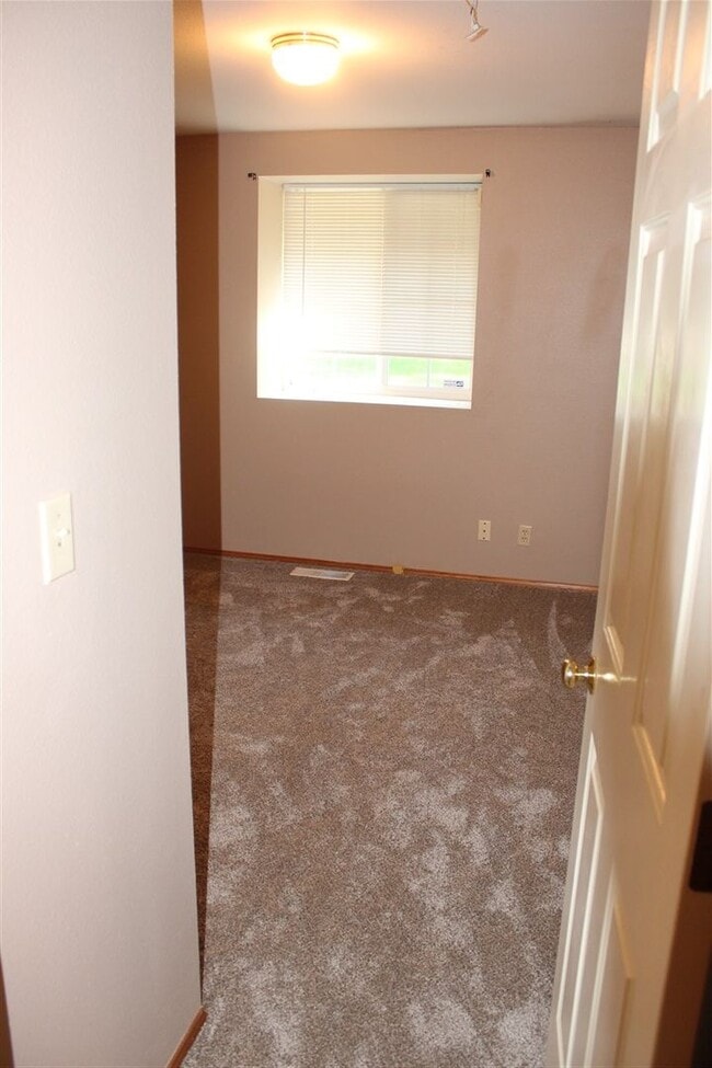 Building Photo - 3 Bedroom, 2 Bathroom House