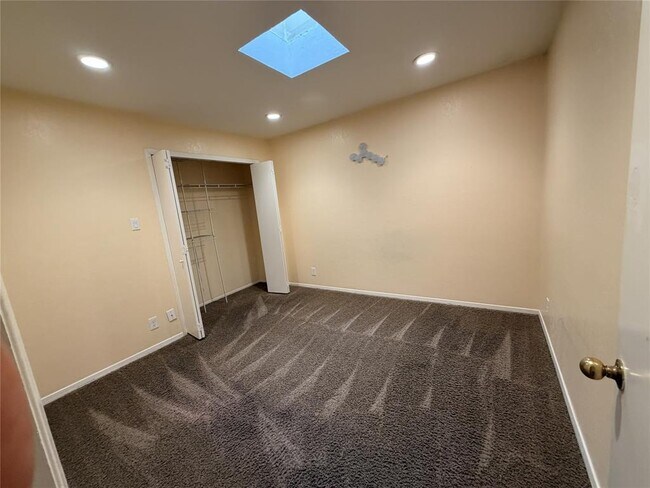 Building Photo - 1008 Clayton Nolen Dr