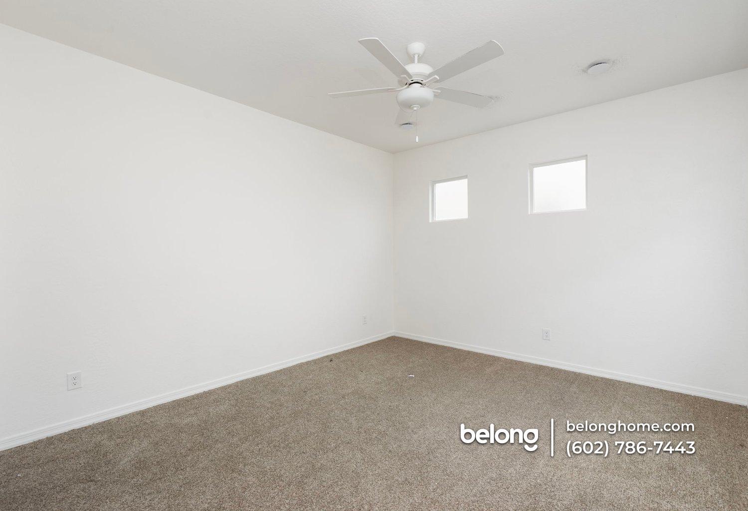 Building Photo - 221 E Balsam Dr