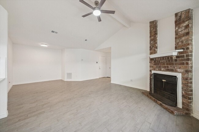 Building Photo - 9327 Crescent Moon Dr