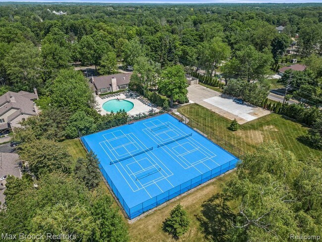 Building Photo - 1125 Meadowglen Ct