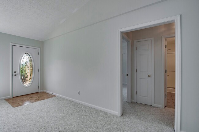 Building Photo - 201 Seminole Cir