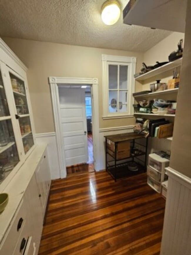 Building Photo - Fenway 5 bed 1.5 Bath