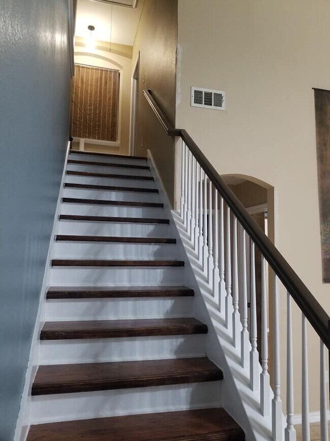 Building Photo - 5727 Woodmoss Ln