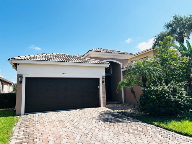 Building Photo - 7458 Via Luria