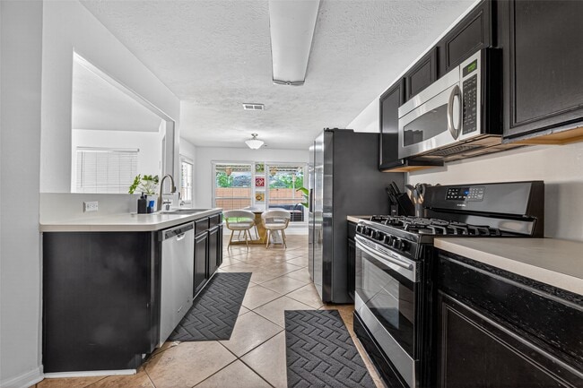 Building Photo - 22727 Tara Way Dr