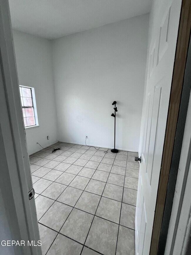 Building Photo - 5524 Oakbriar Cir