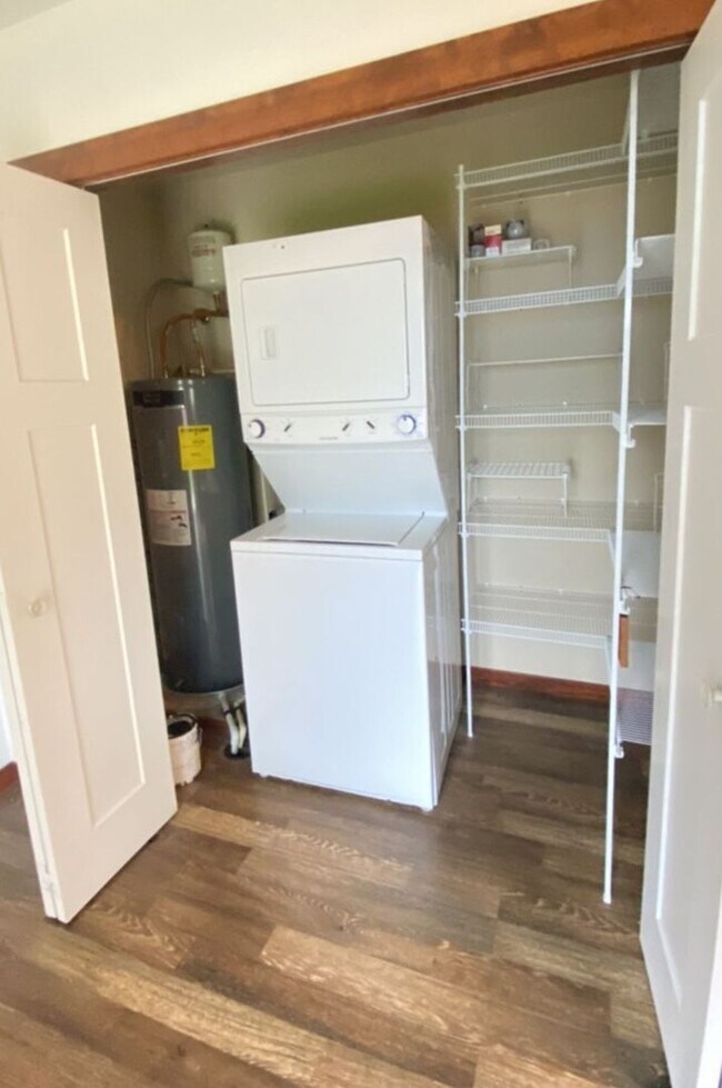 Building Photo - Spacious 3 bedroom 2.5 bath Post Falls Duplex