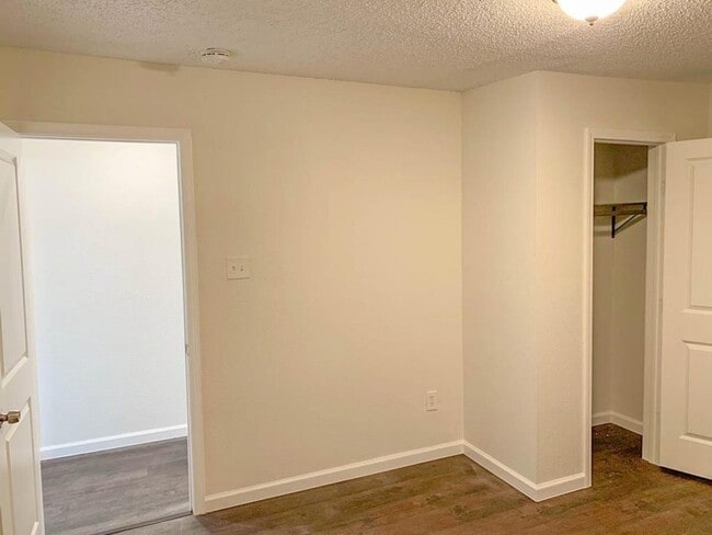 Building Photo - 303 Harlem St