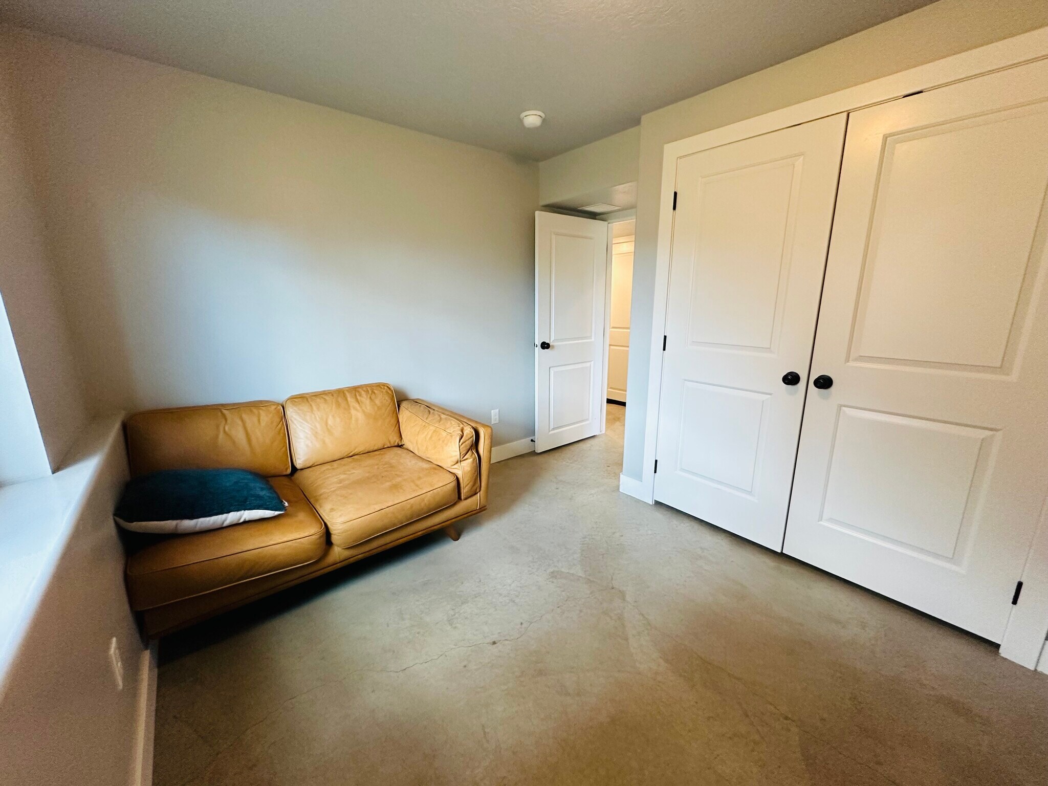 Building Photo - 583 N 400 E