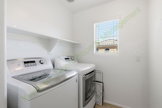 Building Photo - Beautiful Home in the Highly Desirable Lyon's Gate Community!