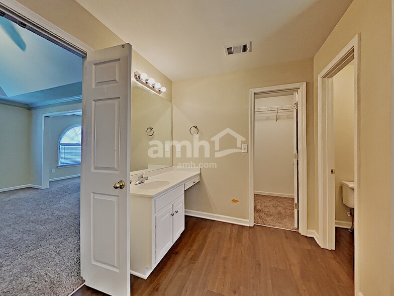 Building Photo - 590 Oxford Crest Ct NW