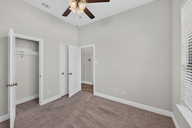 Building Photo - 2819 Diamondback Dr