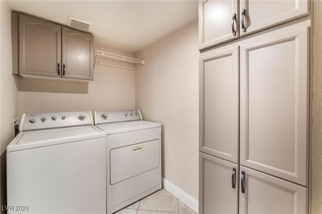 Building Photo - 8449 Majestic View Ave