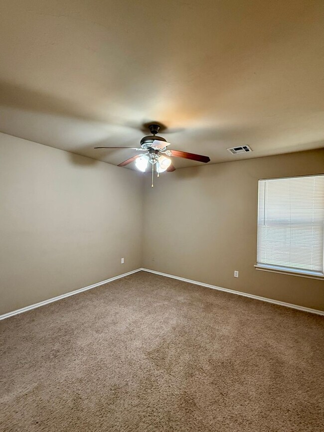 Building Photo - Beautiful home located by Heart Hospital o...