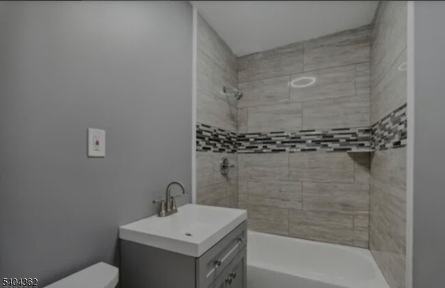 Building Photo - 188 N Park St