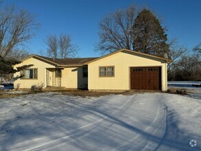 Building Photo - Updated 2 bedroom 2 bathroom in Augusta, KS