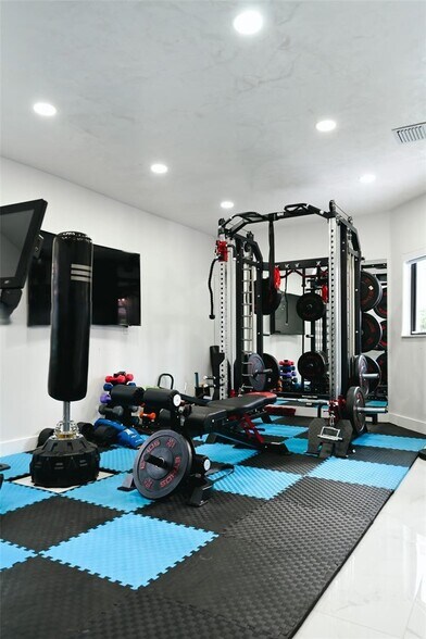 Building Photo - 8450 NW 169th Ter