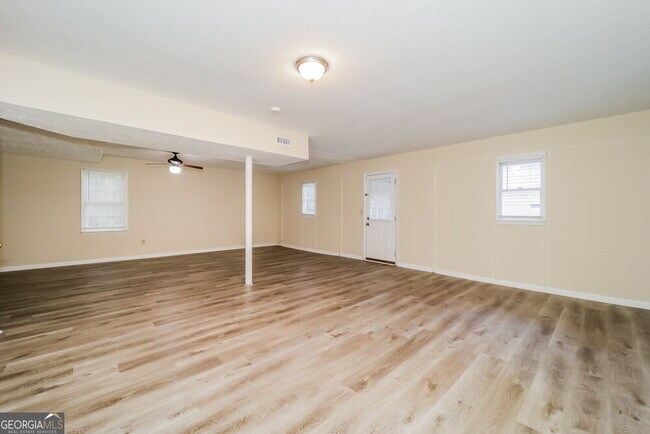 Building Photo - 2350 Bankstone Dr SW