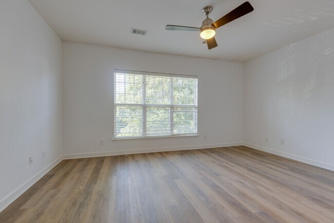 Building Photo - 816 Hillview Heights