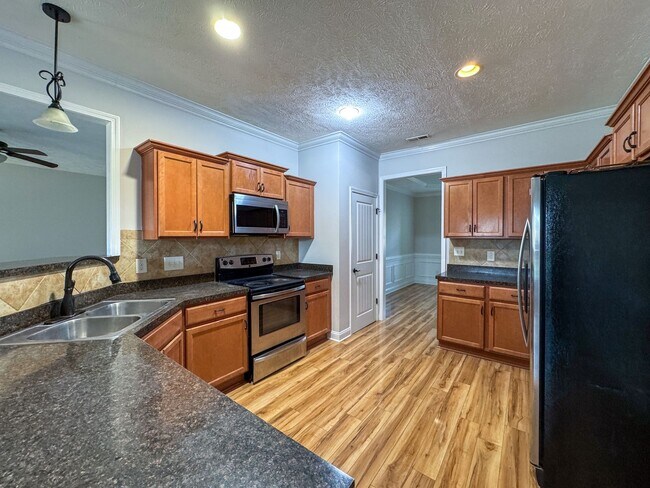 Building Photo - 2423 Kimbolton Drive