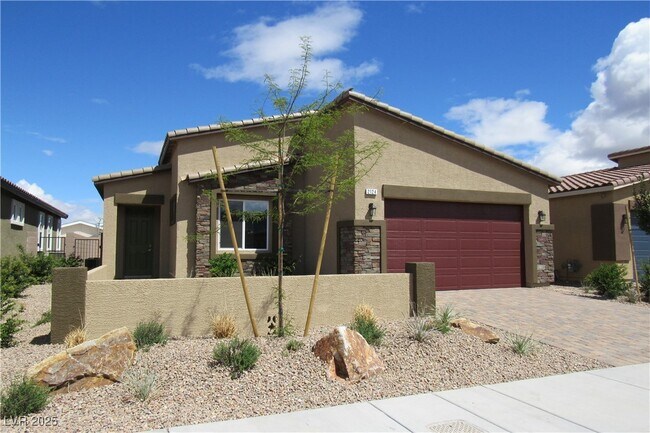 Building Photo - 2124 Del Aqua Ave