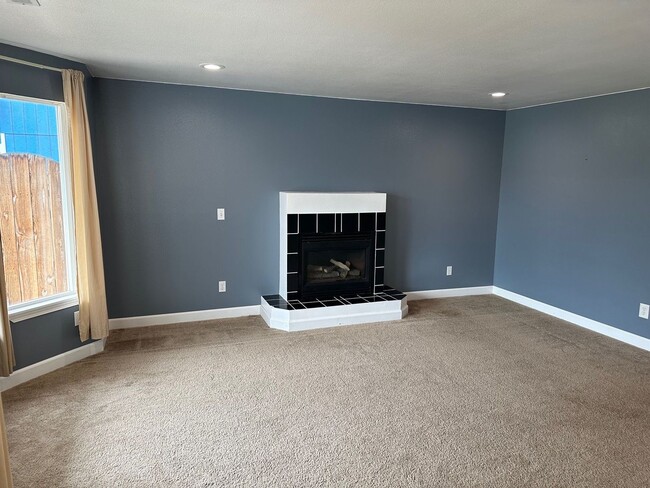 Building Photo - Cozy 3-bedroom rambler in Village Green av...