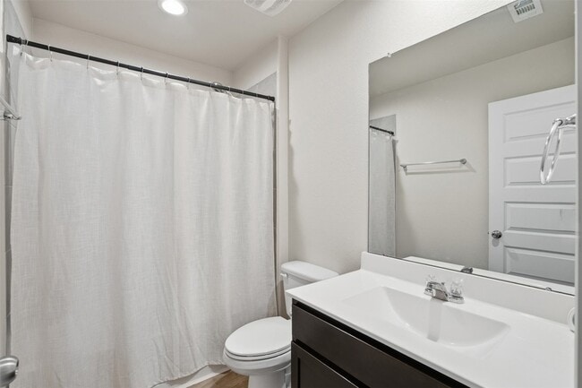 Building Photo - 11016 33rd Ave N