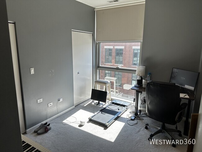 Building Photo - 225 S Sangamon-407