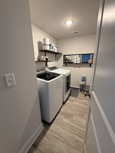 Building Photo - 156 Briar Den Ct