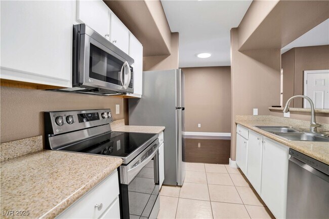 Building Photo - 8000 W Badura Ave