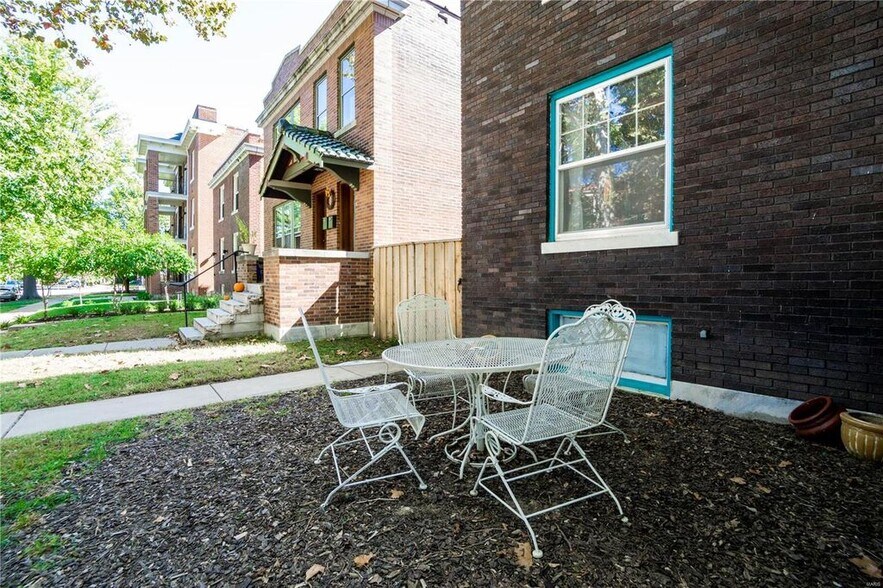 Building Photo - 6022 Pershing Ave