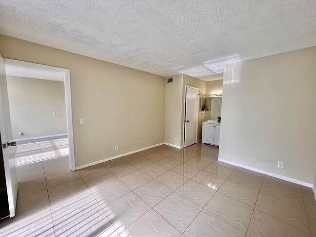 Building Photo - 752 Executive Center Dr