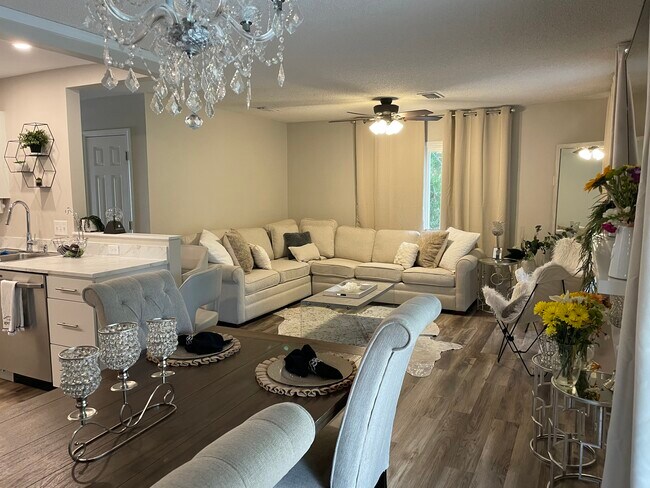 Dining and living area - 208 Twin Lakes Ln