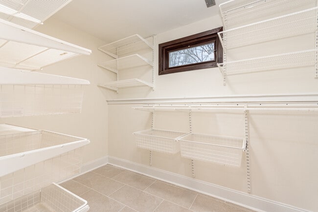 Building Photo - 116 Waxwing Ave