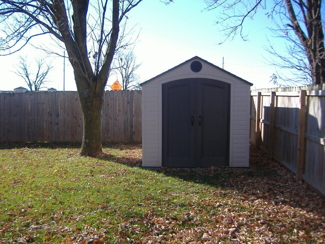 Building Photo - ***898 Oakwood***