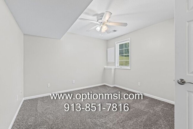 Building Photo - Welcome home to this beautifully updated 3-bedroom, 2-bath duplex in the heart of Johnson County!