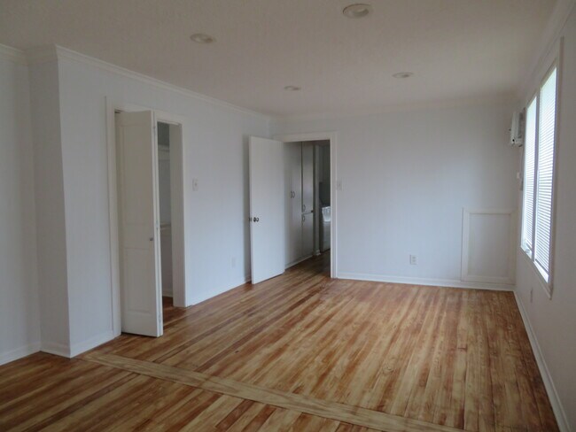 Building Photo - 5010 Walker St