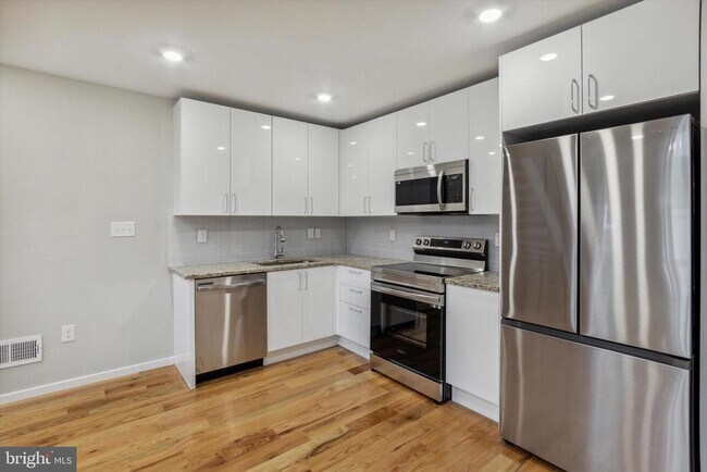 Building Photo - 1515 W Stiles St