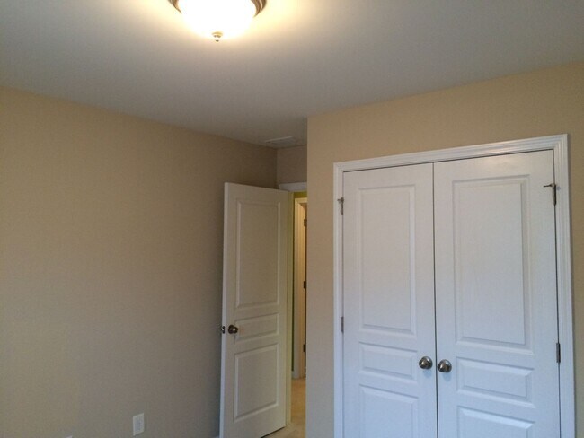 Building Photo - Pre-leasing for May 2026!