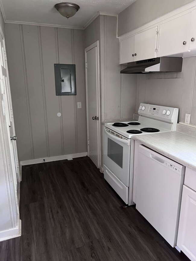 Building Photo - 827 Berwood Dr