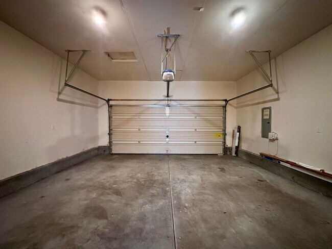 Building Photo - Beautiful Move-In Ready Single-Family Home on a Corner Lot in Gresham!