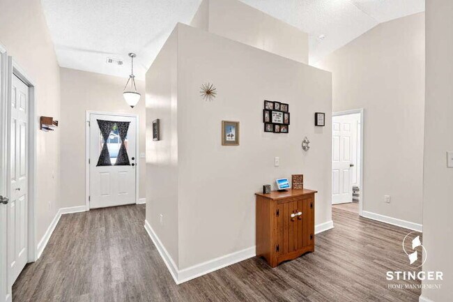 Building Photo - 13 Brindlewood Dr