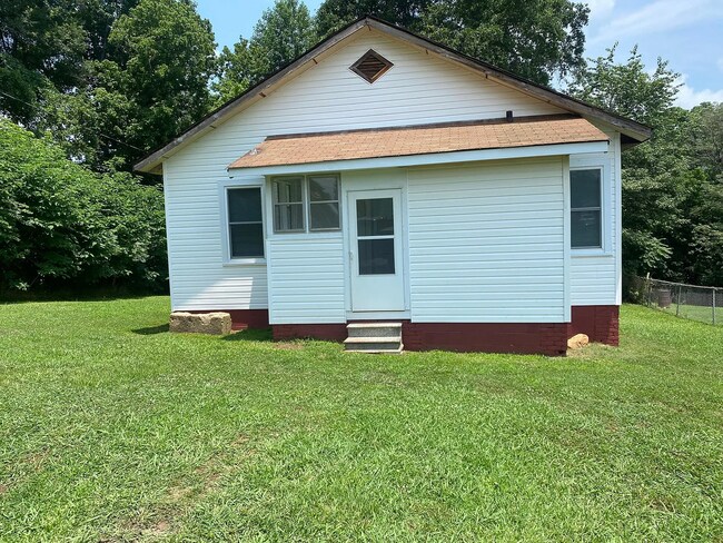 Primary Photo - 108 Riverview St