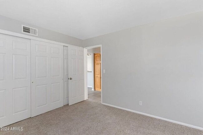 Building Photo - Single Level 3 bedroom Condo In Scottsdale!