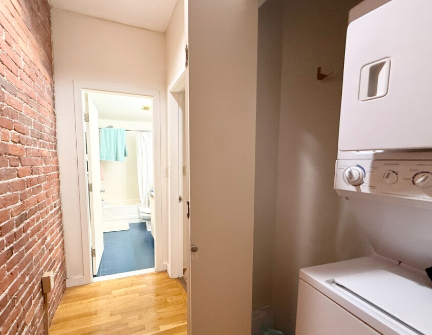 Building Photo - 95 Gainsborough St