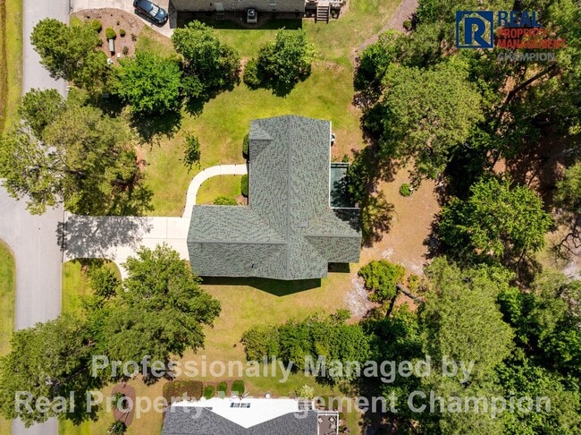 Building Photo - Vintage 3 Bedroom 2 Bathroom in the coveted Fairfield Harbour Subdivision!